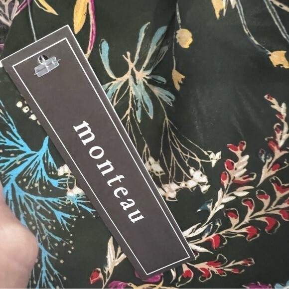 Monteau army green floral bell sleeve wrap top size medium NWT - Picture 5 of 7